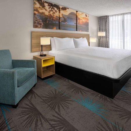 Days Inn Of Frederick By Wyndham Экстерьер фото