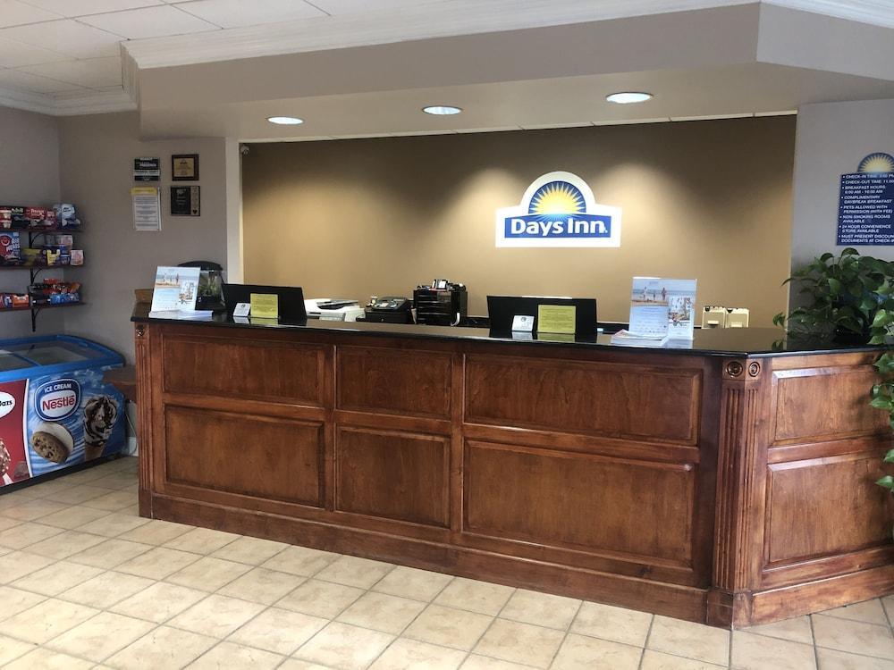Days Inn Of Frederick By Wyndham Экстерьер фото