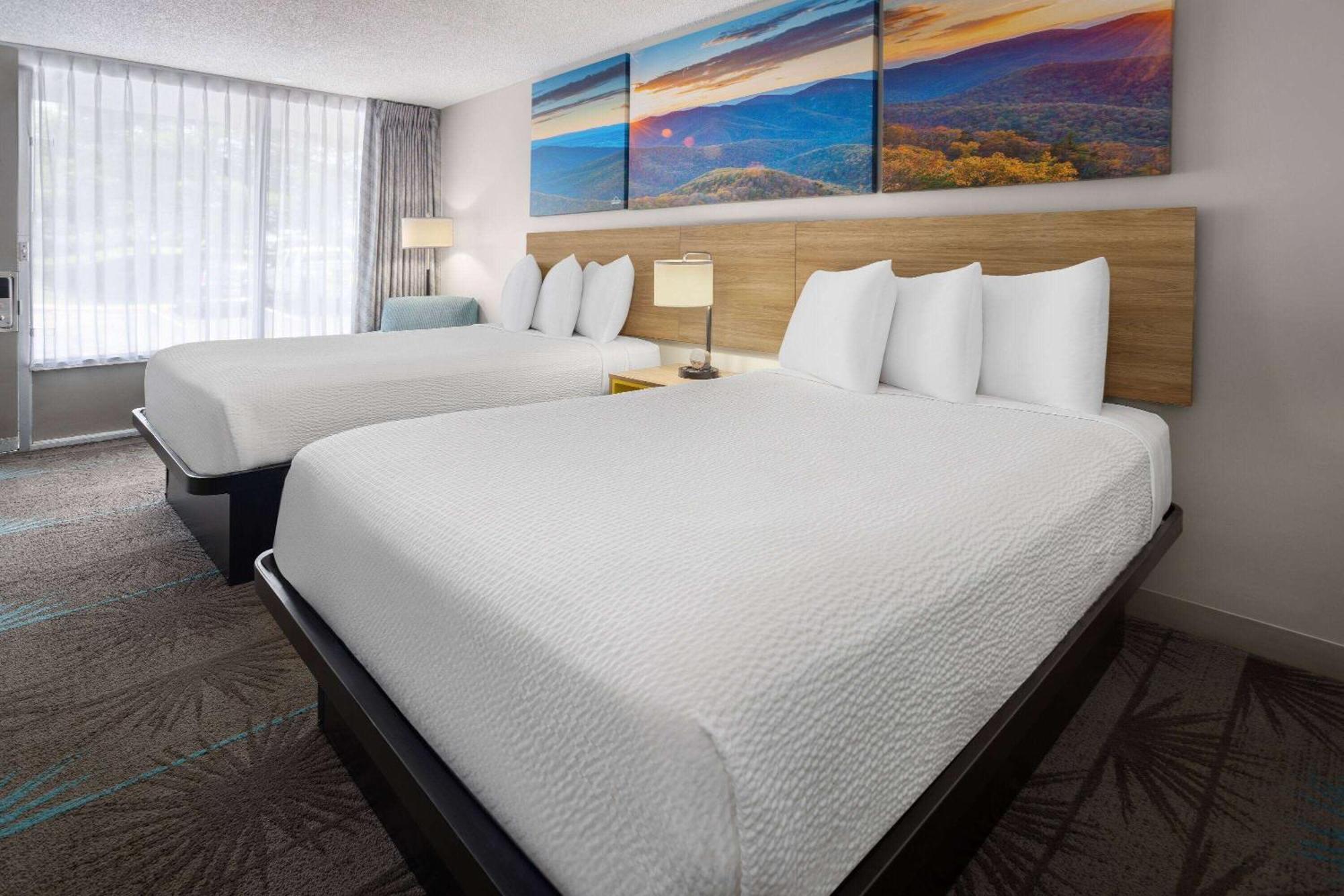 Days Inn Of Frederick By Wyndham Экстерьер фото