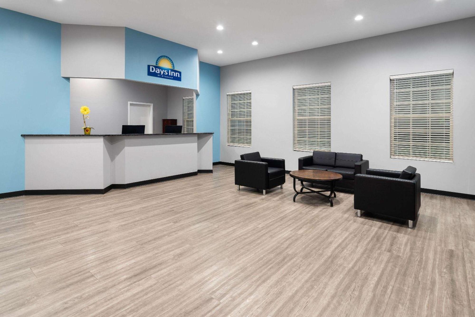 Days Inn Of Frederick By Wyndham Экстерьер фото