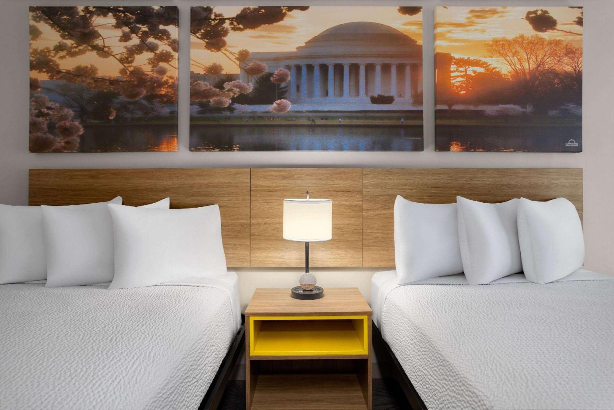 Days Inn Of Frederick By Wyndham Экстерьер фото