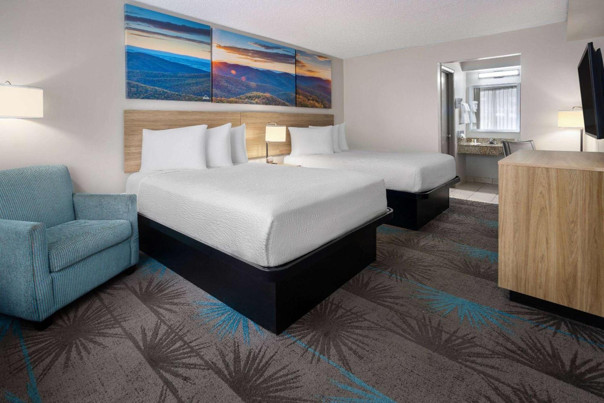 Days Inn Of Frederick By Wyndham Экстерьер фото