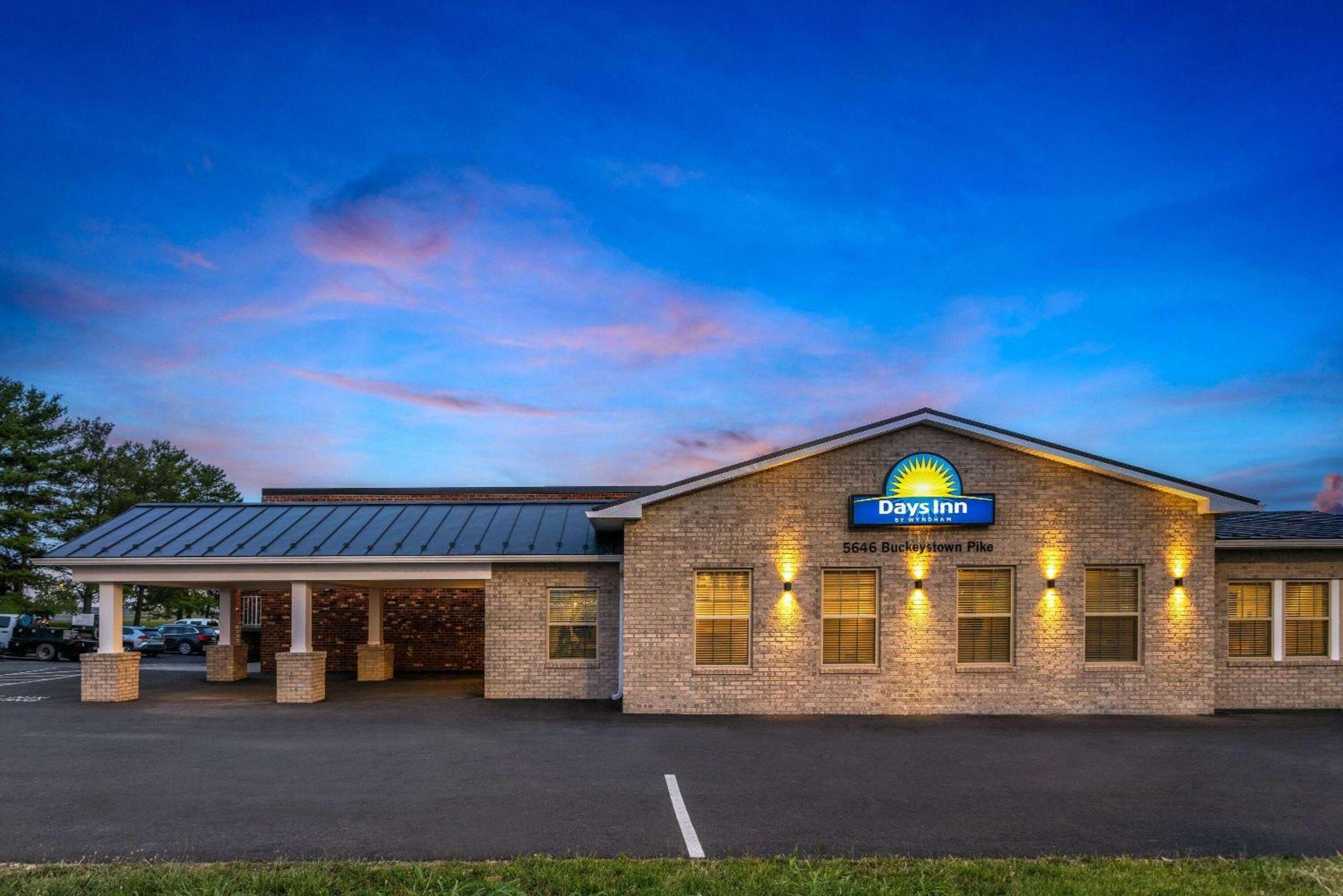 Days Inn Of Frederick By Wyndham Экстерьер фото