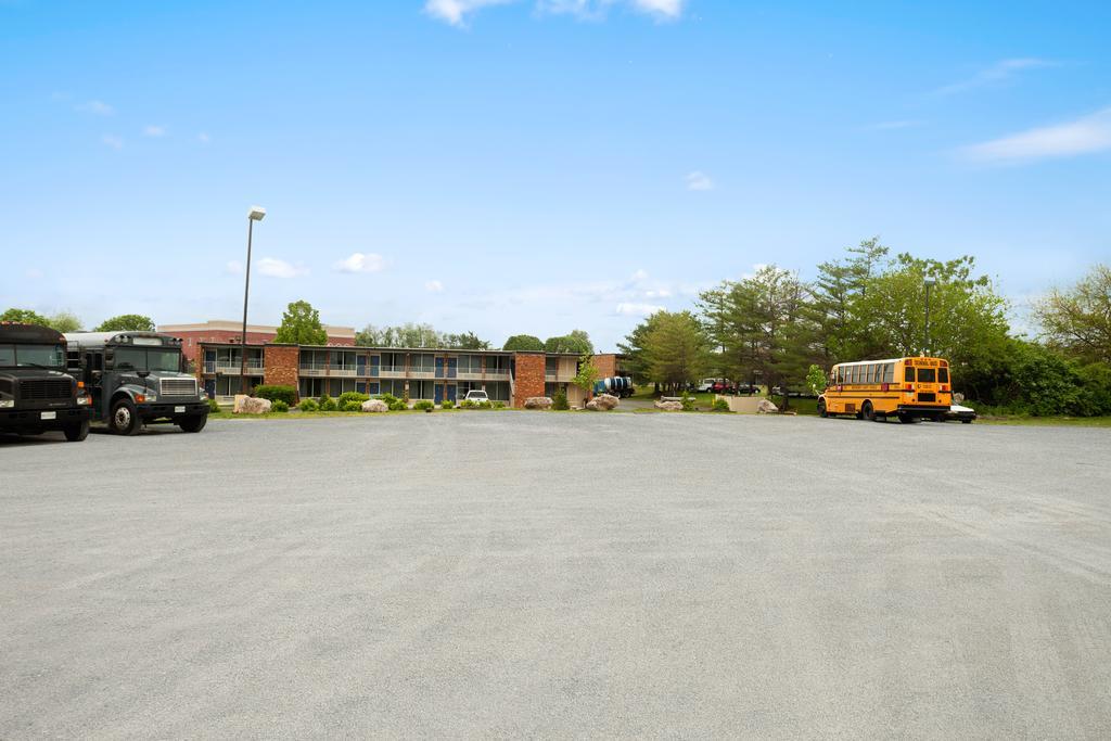Days Inn Of Frederick By Wyndham Экстерьер фото
